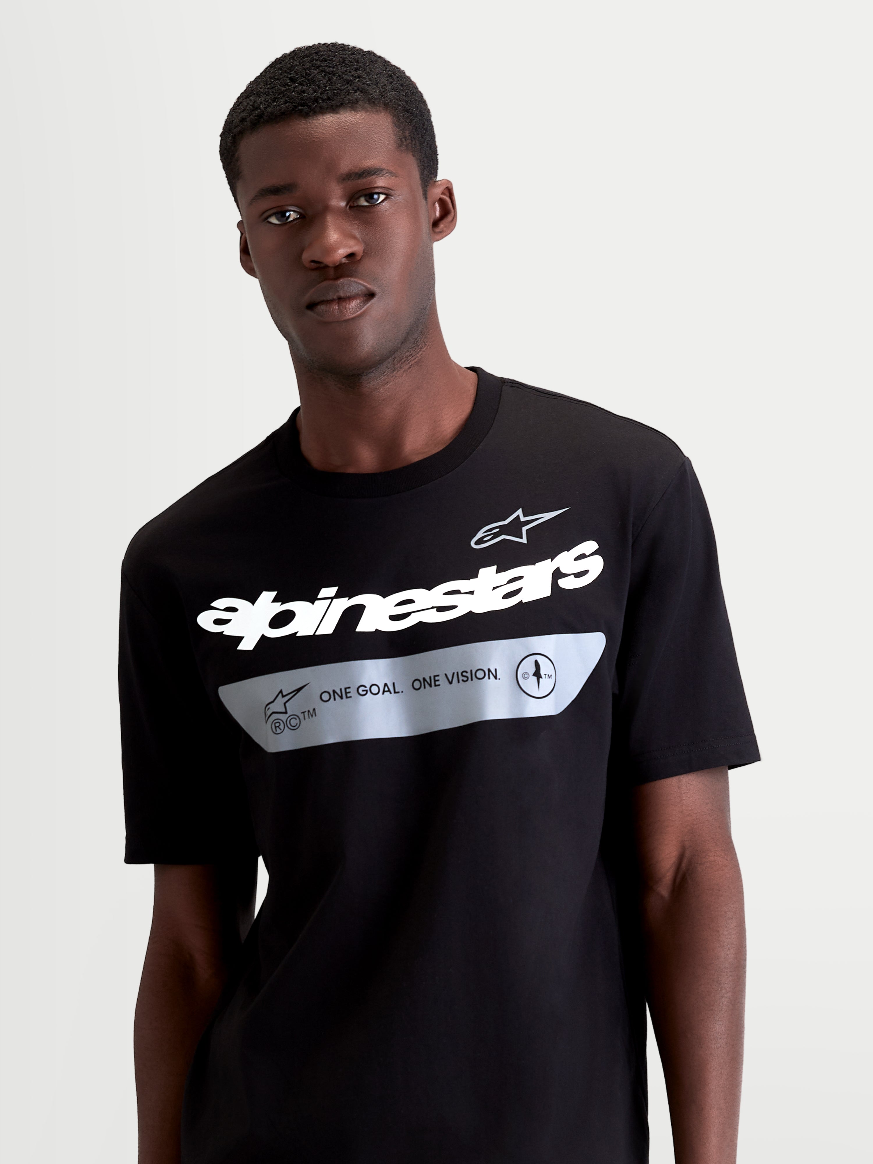 Alpinestars Koszulka Singular CSF, męska koszulka z krótkim rękawem, czarna, biały logotyp Alpinestars i szara grafika ONE GOAL. ONE VISION., odzież sportowa premium, bawełna czesana