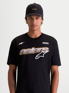 Alpinestars koszulka Cypress CSF, męska koszulka sportowa z krótkim rękawem, czarna z białą grafiką, grafika z wypełnieniem siatkowym i logo Alpinestars Protects, widok na modelu, materiał bawełniano-poliestrowy premium.