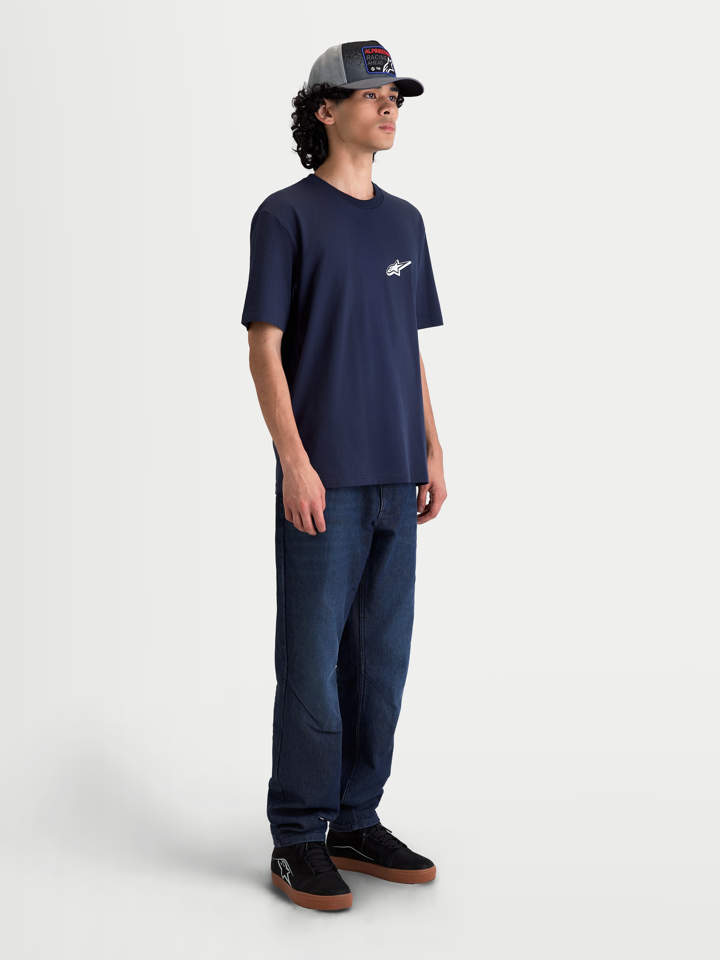 Alpinestars Koszulka Meteor CSF, męska koszulka z krótkim rękawem, granatowa, białe logo Astars na piersi, casualowa odzież sportswear, zdjęcie na modelu.