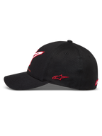Alpinestars Lineout Hat, czarna czapka z daszkiem z tkaniny keprowej, zakrzywiony daszek, czerwone i białe haftowane logo Astars, styl motorsport.