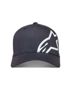 Alpinestars Maze Hat, ciemnoszara czapka z daszkiem z dużym białym teksturowanym logo Astars, styl sportswear.