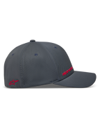 Alpinestars Points Hat, ciemnoszara czapka z daszkiem, widok z boku z czerwonymi logotypami HD, wytrzymała tkanina nylon tactel.