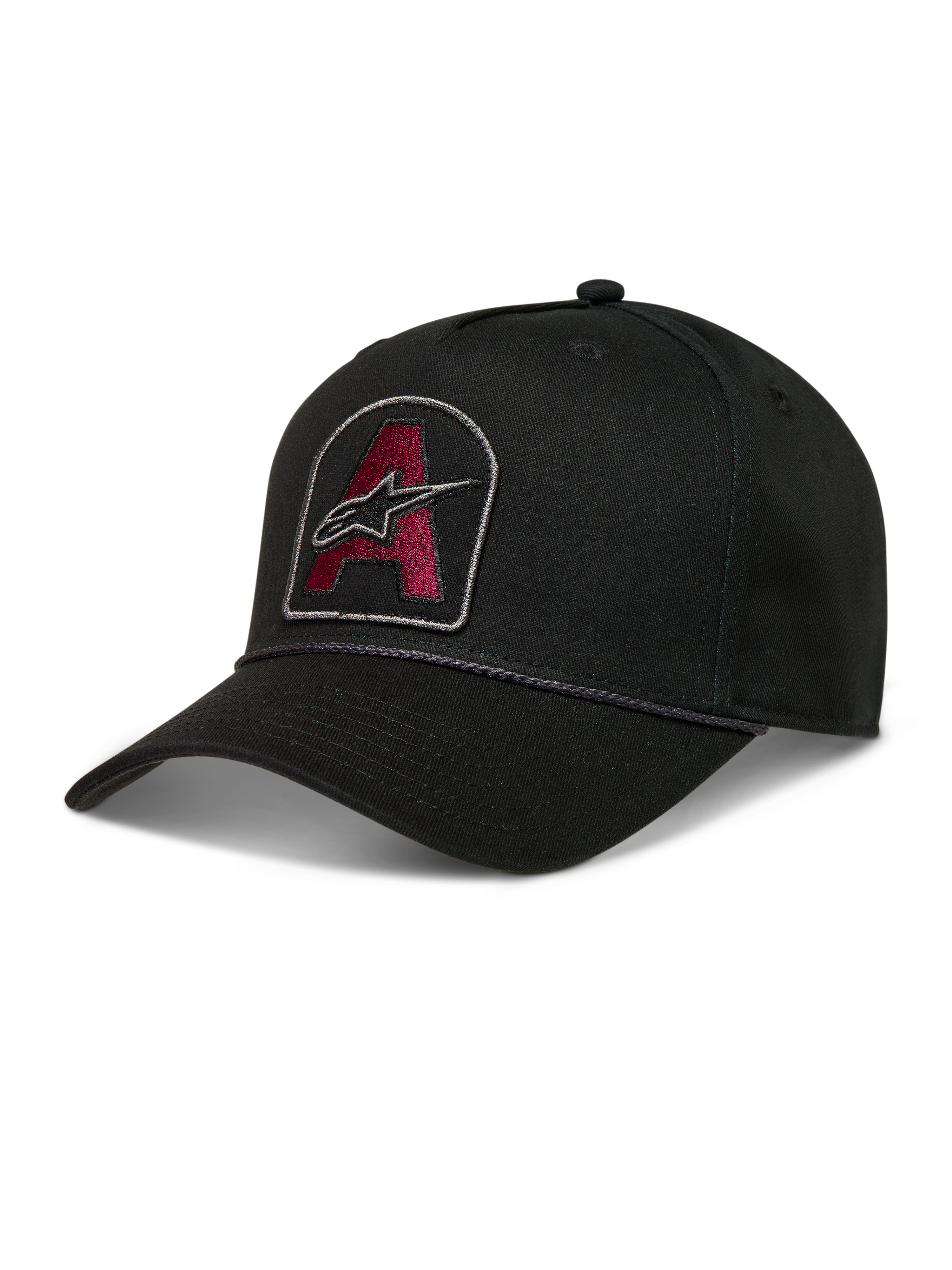 Alpinestars Acme Snapback, czarna czapka z zakrzywionym daszkiem, bordowa haftowana naszywka i ozdobny sznurek.