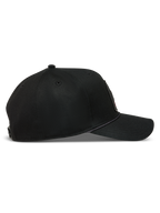 Alpinestars Acme Snapback, czarna czapka z daszkiem z kepru, zakrzywiony daszek, usztywniona korona i ozdobny sznurek.