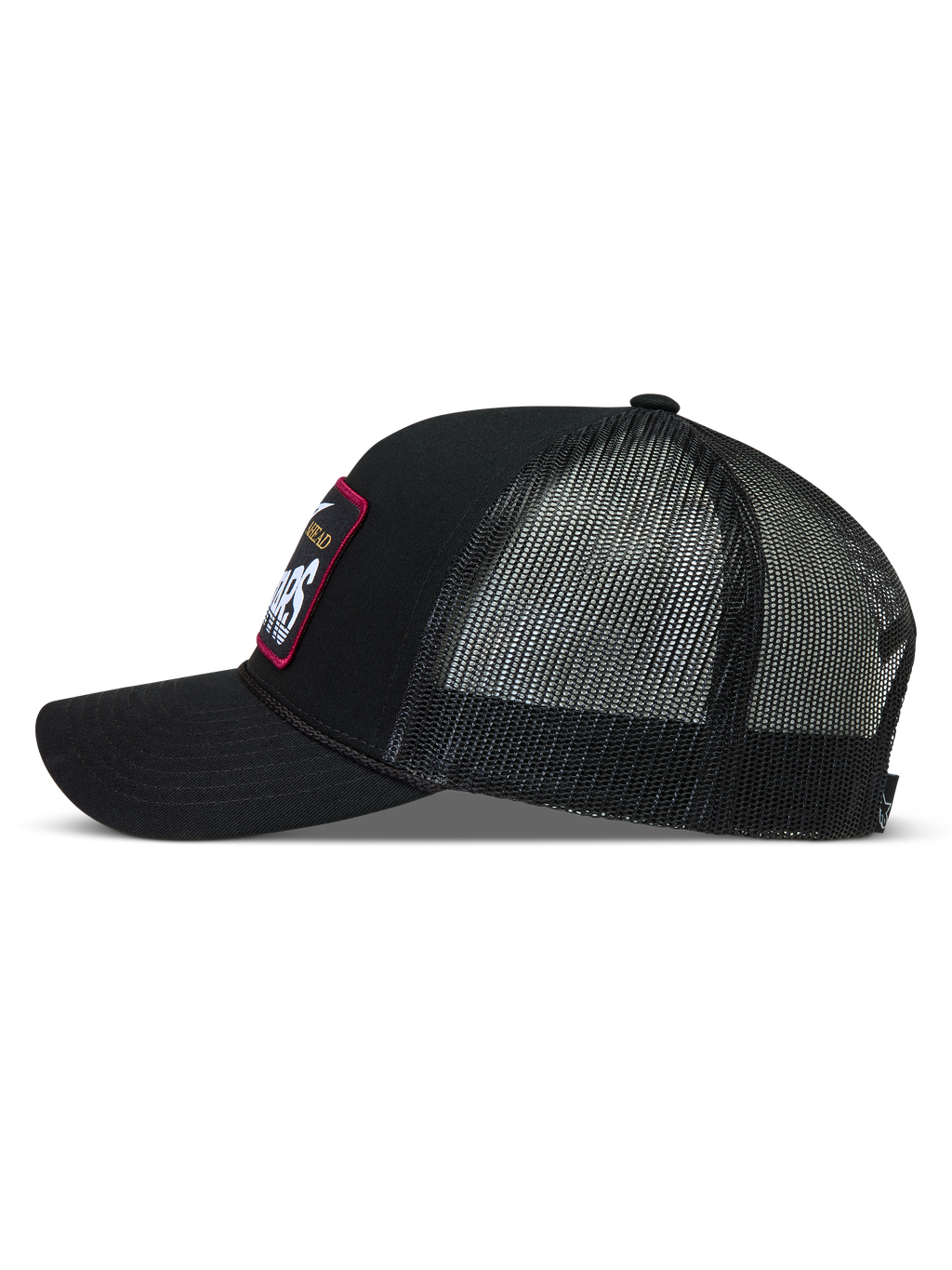 Alpinestars Hemmings Trucker, czarna czapka z daszkiem, profil boczny, tkanina twill i poliestrowa siatka, tkana naszywka.