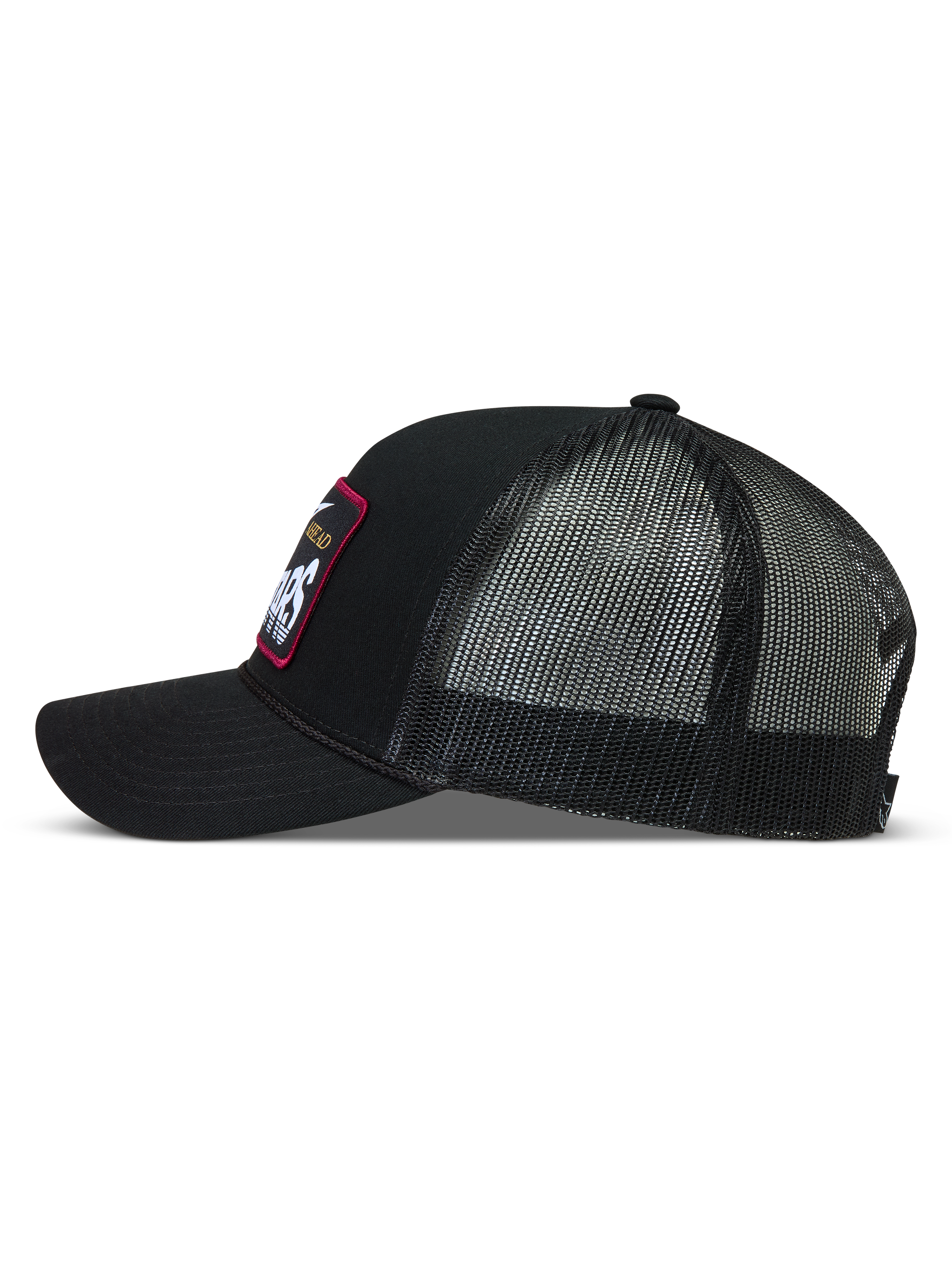 Alpinestars Hemmings Trucker, czarna czapka z daszkiem, profil boczny, tkanina twill i poliestrowa siatka, tkana naszywka.