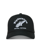 Alpinestars Baron Trucker, czarna czapka z daszkiem, białe haftowane logo, zakrzywiony daszek, przewiewna siatka z tyłu.