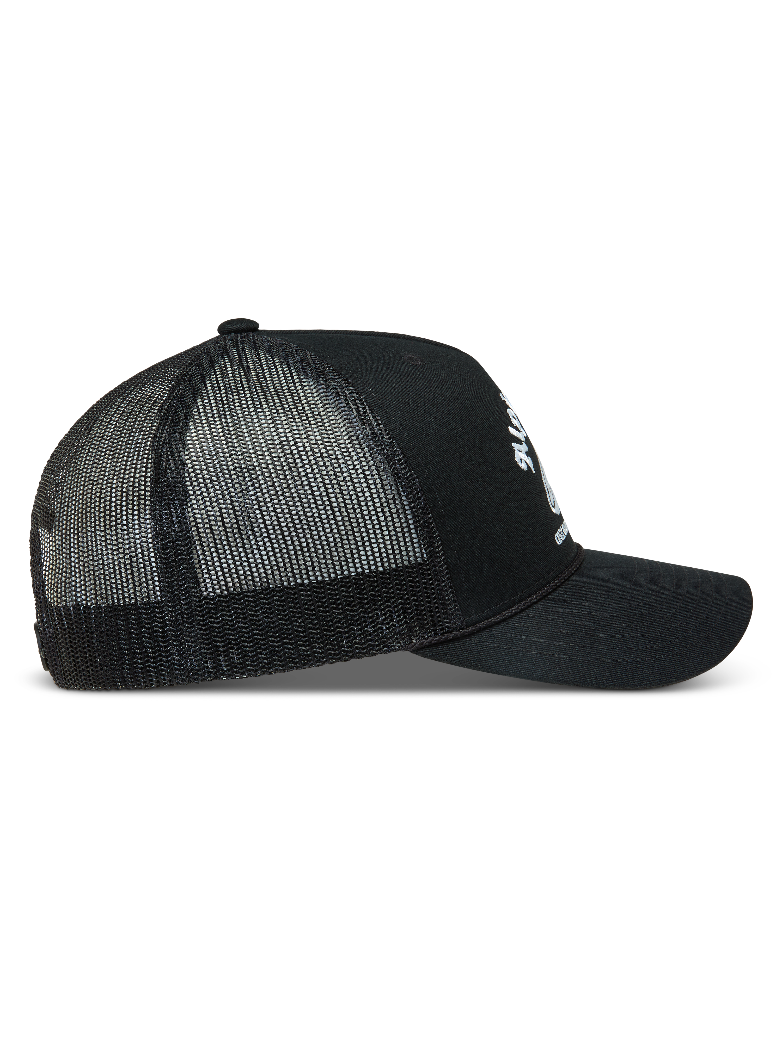 Alpinestars Baron Trucker, czarna czapka z daszkiem typu trucker, widok z boku, białe logo, zakrzywiony daszek i tył z poliestrowej siatki