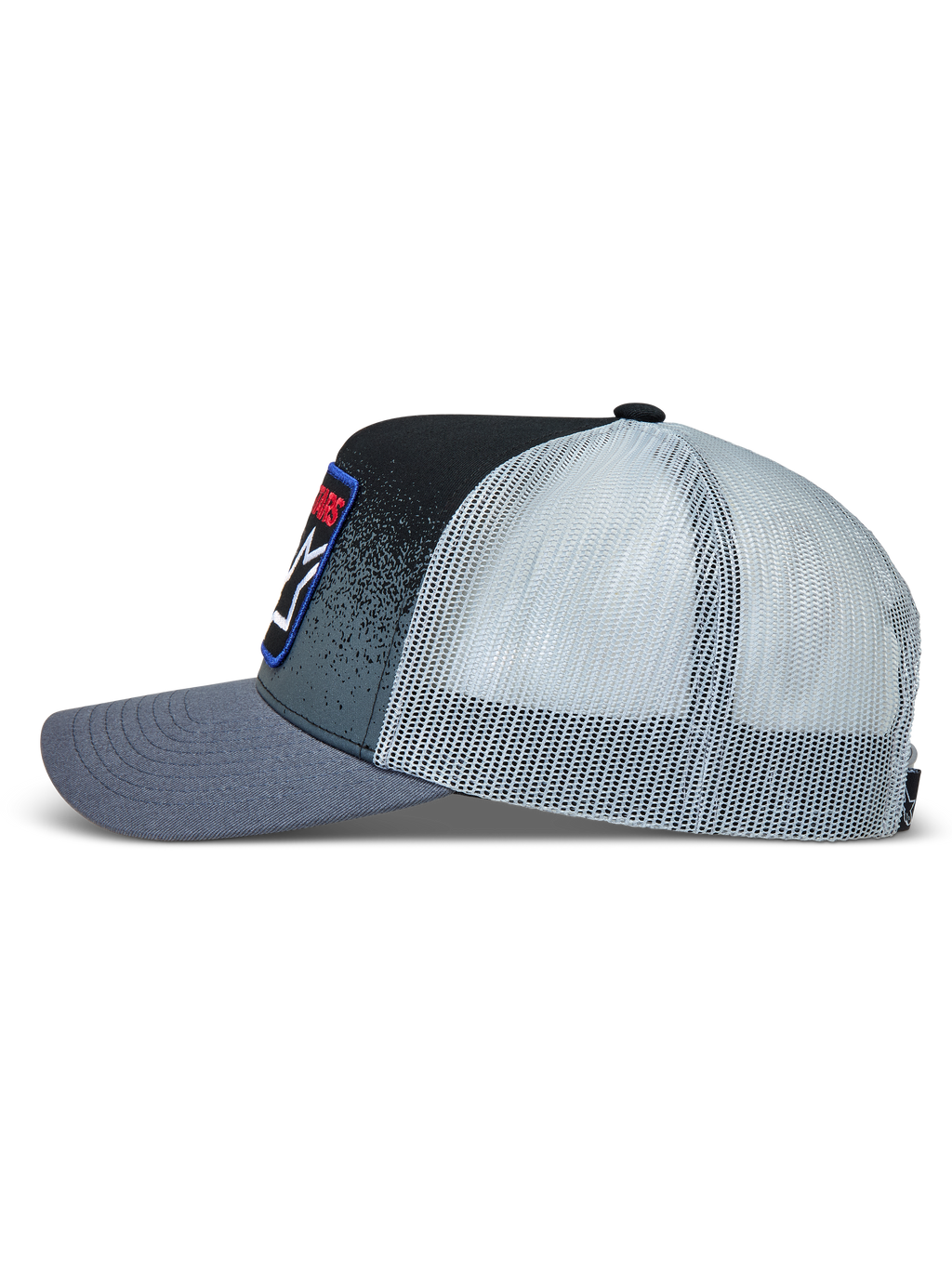 Alpinestars Gravel Trucker, ciemnoszara i czarna czapka z daszkiem typu trucker z siatkowym tyłem i nadrukiem o teksturze żwiru na przodzie.