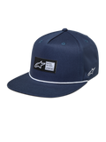 Alpinestars Label Snapback, granatowa czapka sportowa z płaskim daszkiem, naszywką z logo i białym sznurkiem.