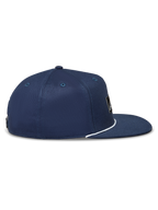 Alpinestars Label Snapback Hat, granatowa czapka z daszkiem z kepru, widok z boku, płaski daszek i biały sznurek.