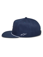 Alpinestars Label Snapback, granatowa czapka sportowa z płaskim daszkiem i białym haftem logo Astars z boku.