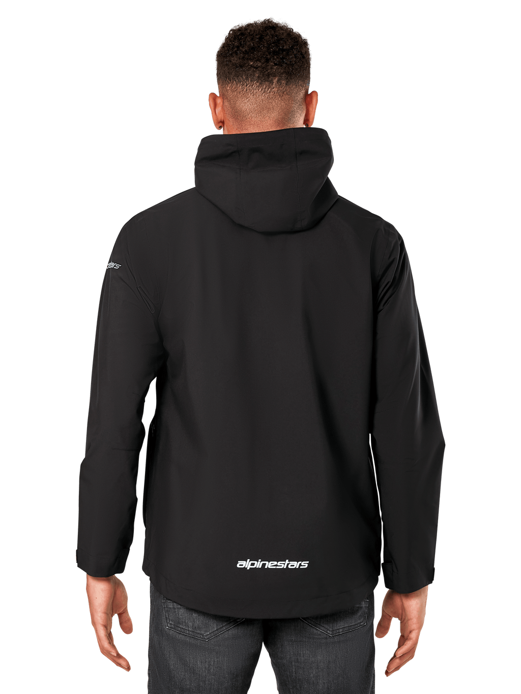 Alpinestars Kascade Rain Jacket, męska kurtka przeciwdeszczowa, czarna, widok z tyłu ukazujący stały kaptur i logo Alpinestars w dolnej części pleców, codzienna wodoodporna odzież sportowa