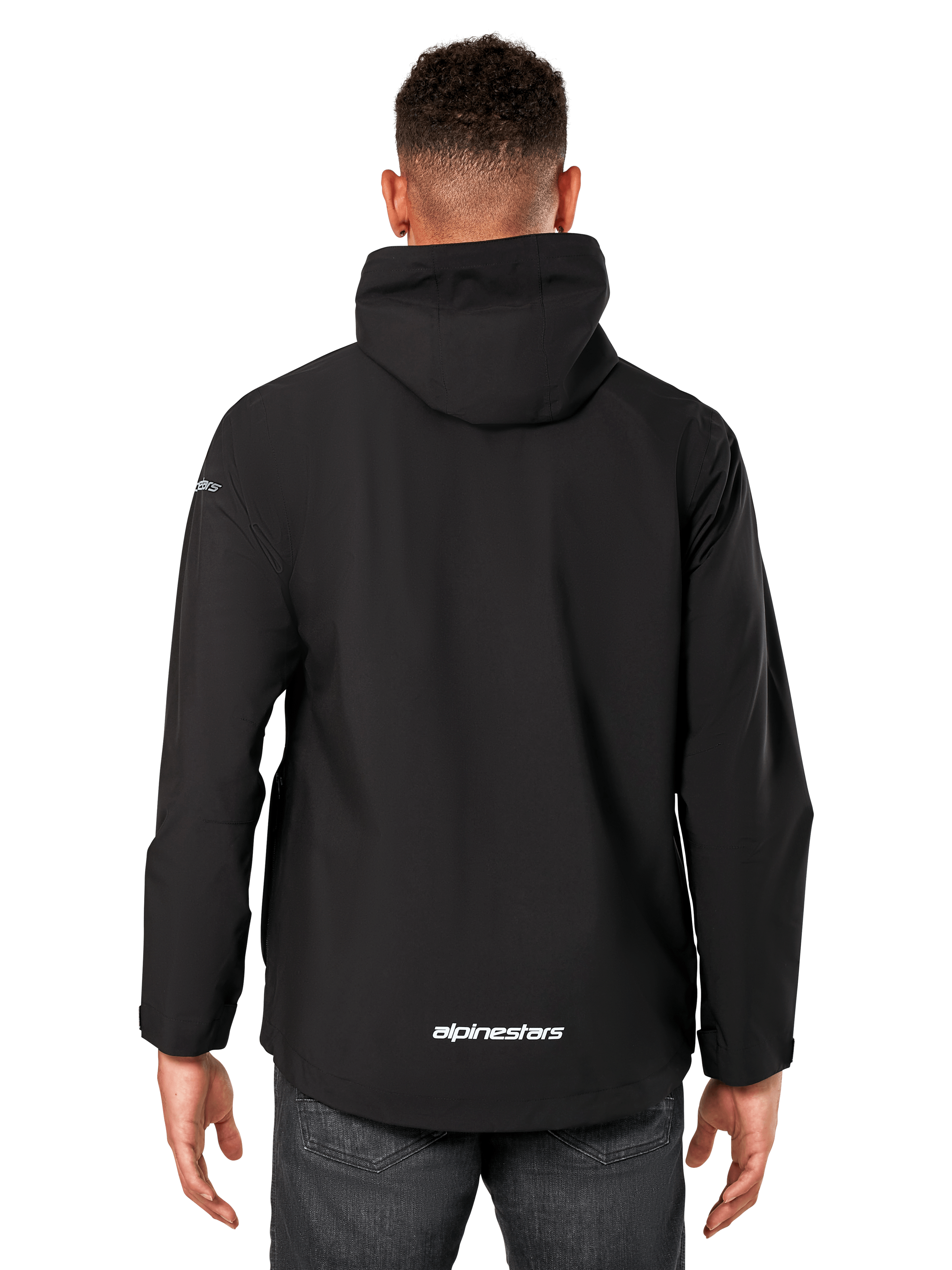 Alpinestars Kascade Rain Jacket, męska kurtka przeciwdeszczowa, czarna, widok z tyłu ukazujący stały kaptur i logo Alpinestars w dolnej części pleców, codzienna wodoodporna odzież sportowa