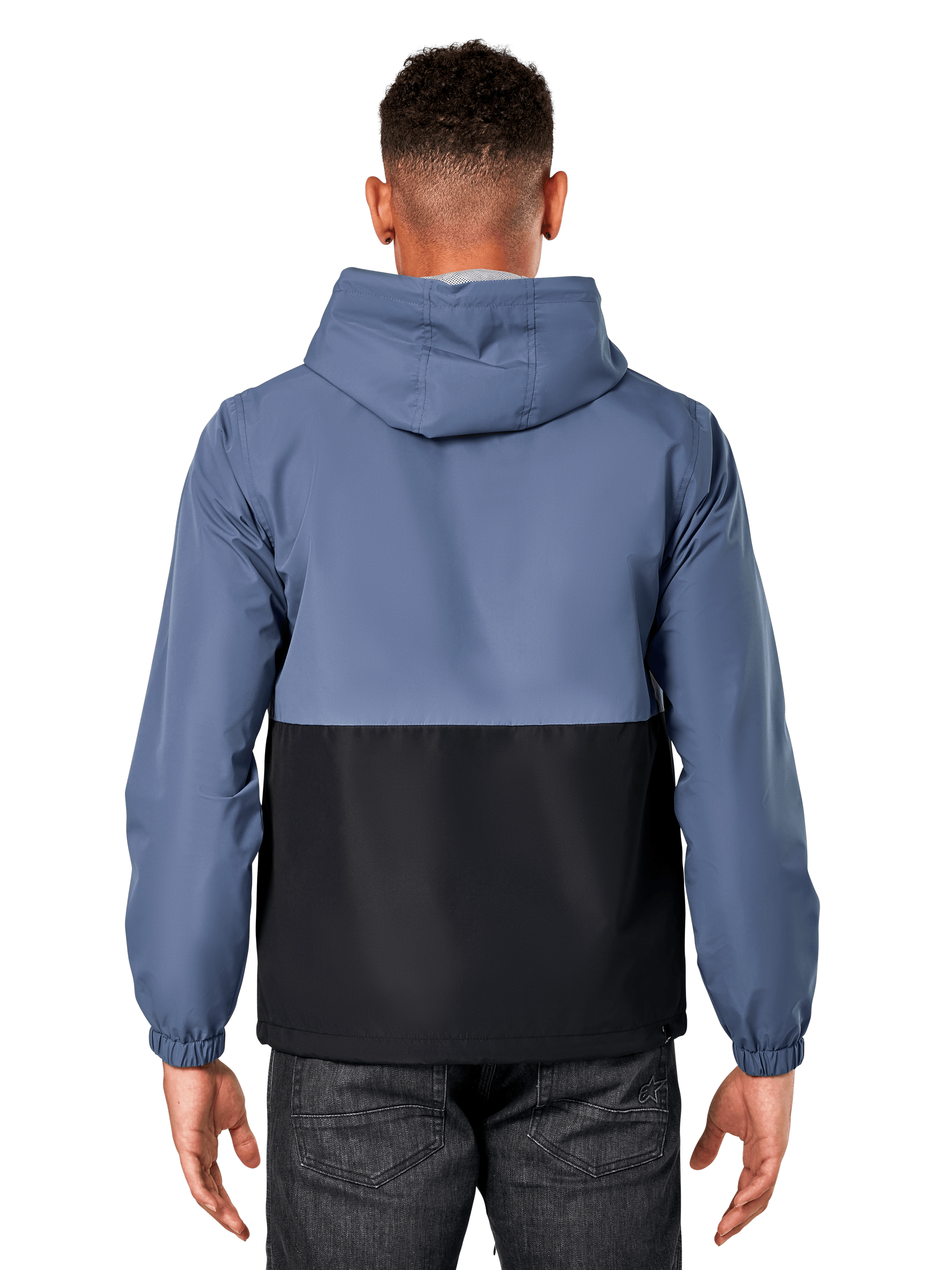 Alpinestars Speeder Windbreaker Jacket, widok z tyłu na mężczyznę w dwukolorowej stalowoniebiesko-czarnej kurtce, panelowy design, z kapturem, lekka sportowa odzież typu casual z elastycznymi mankietami