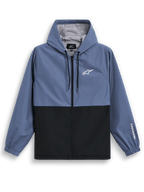 Kurtka wiatrówka Alpinestars Speeder, lekka wiatrówka z kapturem, stalowoniebieska i czarna, dwukolorowa blokowa konstrukcja z białym logo na klatce piersiowej i brandingiem na rękawie, siatkowa podszewka i kaptur regulowany sznurkiem