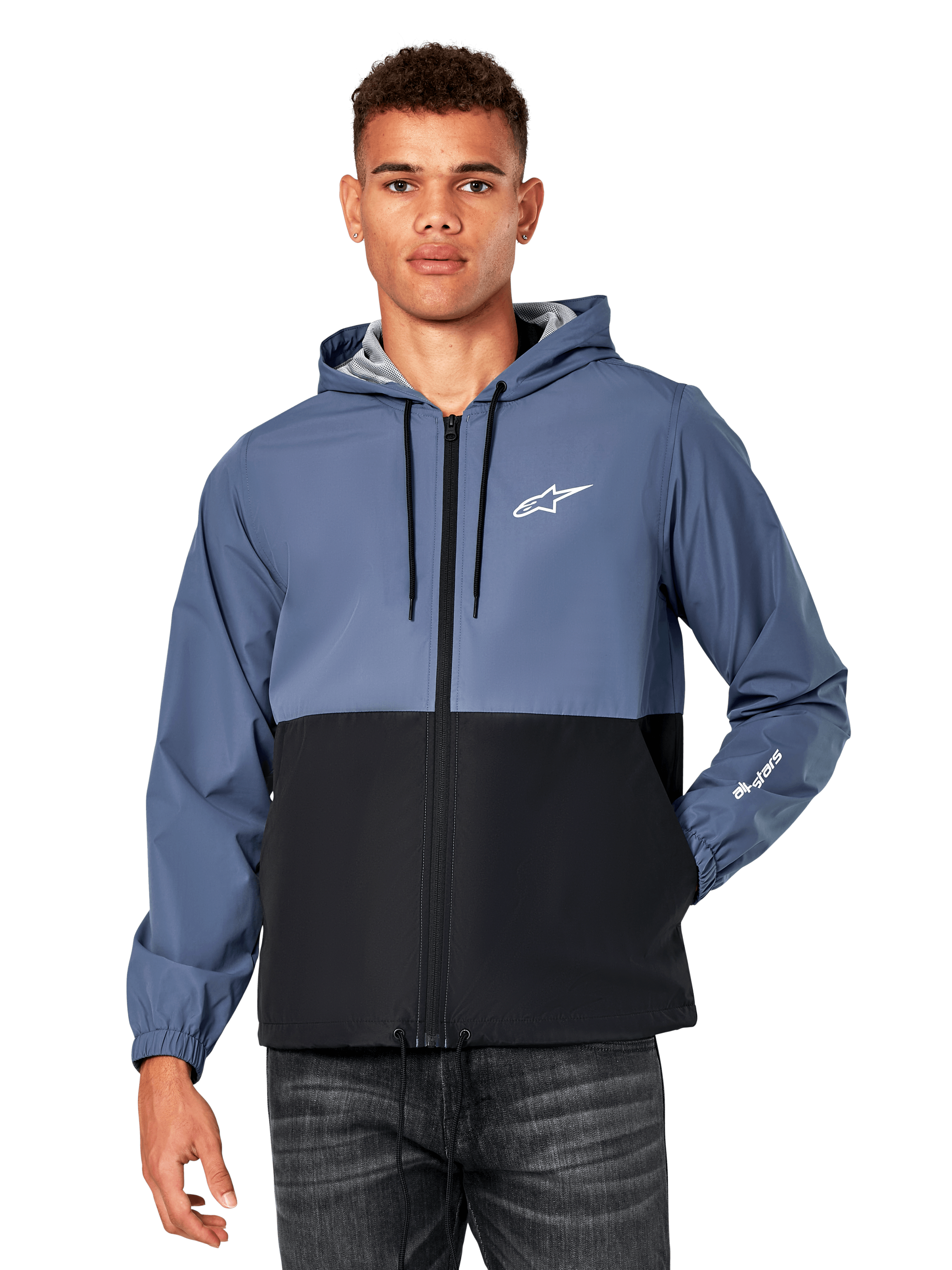 Alpinestars Speeder Windbreaker Jacket, codzienna wiatrówka z kapturem, design z blokami kolorów w odcieniach szaroniebieskim i czarnym, białe logo Astar na piersi i branding na rękawie, zamek z przodu, kaptur ze sznurkiem, lekka siatkowa podszewka