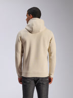 Alpinestars Ageless V3 Hoodie, złamana biel, widok z tyłu, codzienna odzież sportowa, kaptur z dżersejową podszewką, długie rękawy z prążkowanymi mankietami i dołem, noszona z ciemnymi dżinsami