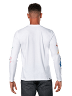 Alpinestars Brundo CSF Tee, biała koszulka z długim rękawem, widok z tyłu z kolorowymi nadrukami graficznymi na rękawach, codzienna odzież streetwearowa w stylu motorsportowym