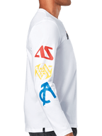 Alpinestars Brundo CSF Tee, koszulka z długim rękawem, biała, widok z boku prezentujący wielokolorowe grafiki na rękawie w kolorach czerwonym, żółtym i niebieskim, casualowy streetwear motorsportowy