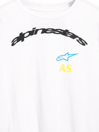 Alpinestars Brundo CSF Tee z długim rękawem, zbliżenie na grafikę na piersi, biała, czarne łukowate logo Alpinestars z niebieską gwiazdą i żółtymi inicjałami AS, codzienna odzież sportowa
