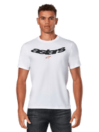 Alpinestars Elliptic CSF Tee, biała koszulka z krótkim rękawem prezentowana na modelu, czarne łukowate logo Astars z czerwoną gwiazdą na piersi, casualowa odzież motorsportowa