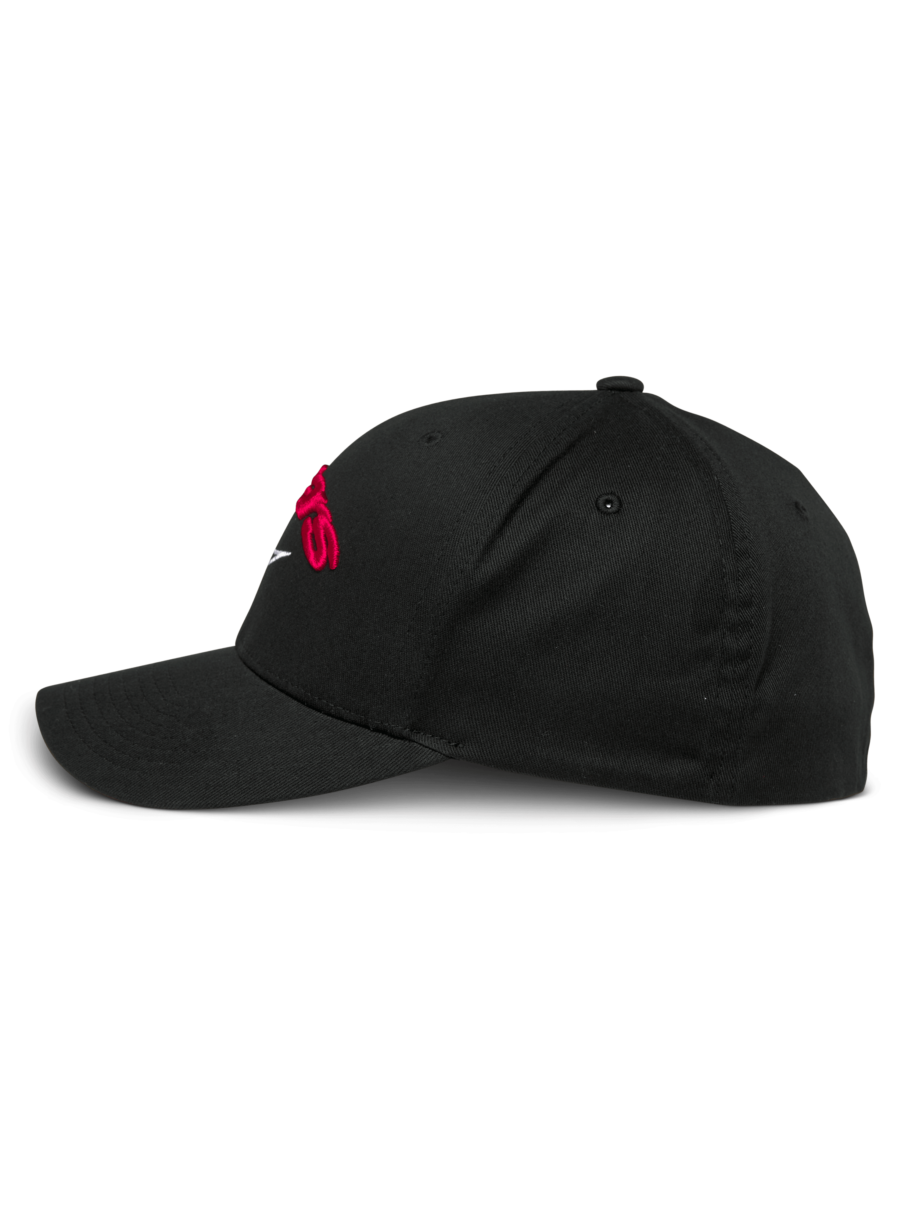 Alpinestars Arcstars Hat, czarna czapka z daszkiem, widok z boku, zakrzywiony daszek i strukturalna korona, czerwone haftowane logo 3D, odzież sportowa typu casual