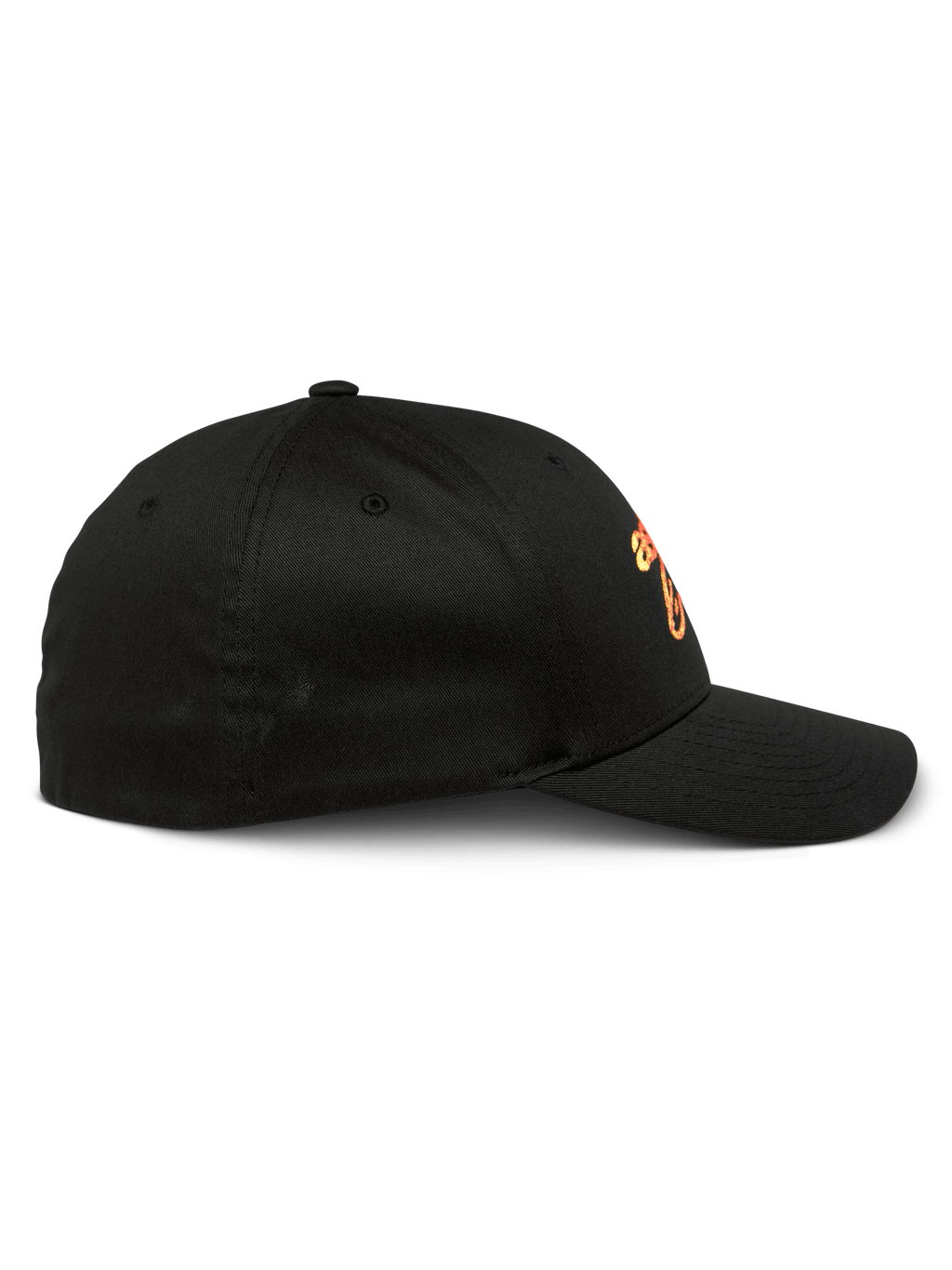 Alpinestars Setting Hat, czarna czapka z daszkiem, widok z profilu prezentujący zakrzywiony daszek i strukturalną koronę, haftowane logo z pomarańczową gradacją, codzienna odzież sportowa
