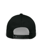 Alpinestars Profile Hat, czarna czapka, widok z tyłu ukazujący regulowane zapięcie snapback, strukturalna korona i małe białe haftowane logo na tylnym pasku, casualowa odzież sportowa