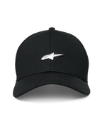 Alpinestars Metal Logo Hat, czarna czapka z daszkiem o strukturalnej koronie, zakrzywiony daszek, metalowa naszywka z logo 3D, tkanina mini pique, codzienny styl motorsport streetwear