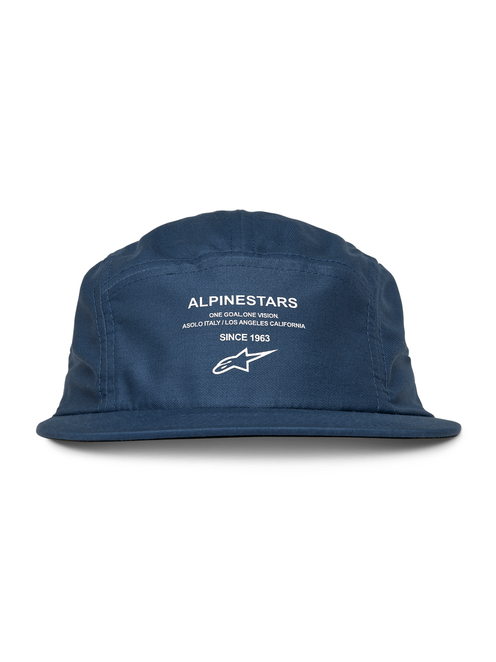 Alpinestars Peasy Hat, 5-panelowa czapka typu jockey, niebieska, płaski daszek z nieusztywnioną koroną, biała grafika z przodu z logo i napisem „Since 1963”, casualowe nakrycie głowy inspirowane motorsportem
