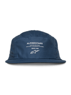 Alpinestars Peasy Hat, 5-panelowa czapka typu jockey, niebieska, płaski daszek z nieusztywnioną koroną, biała grafika z przodu z logo i napisem „Since 1963”, casualowe nakrycie głowy inspirowane motorsportem