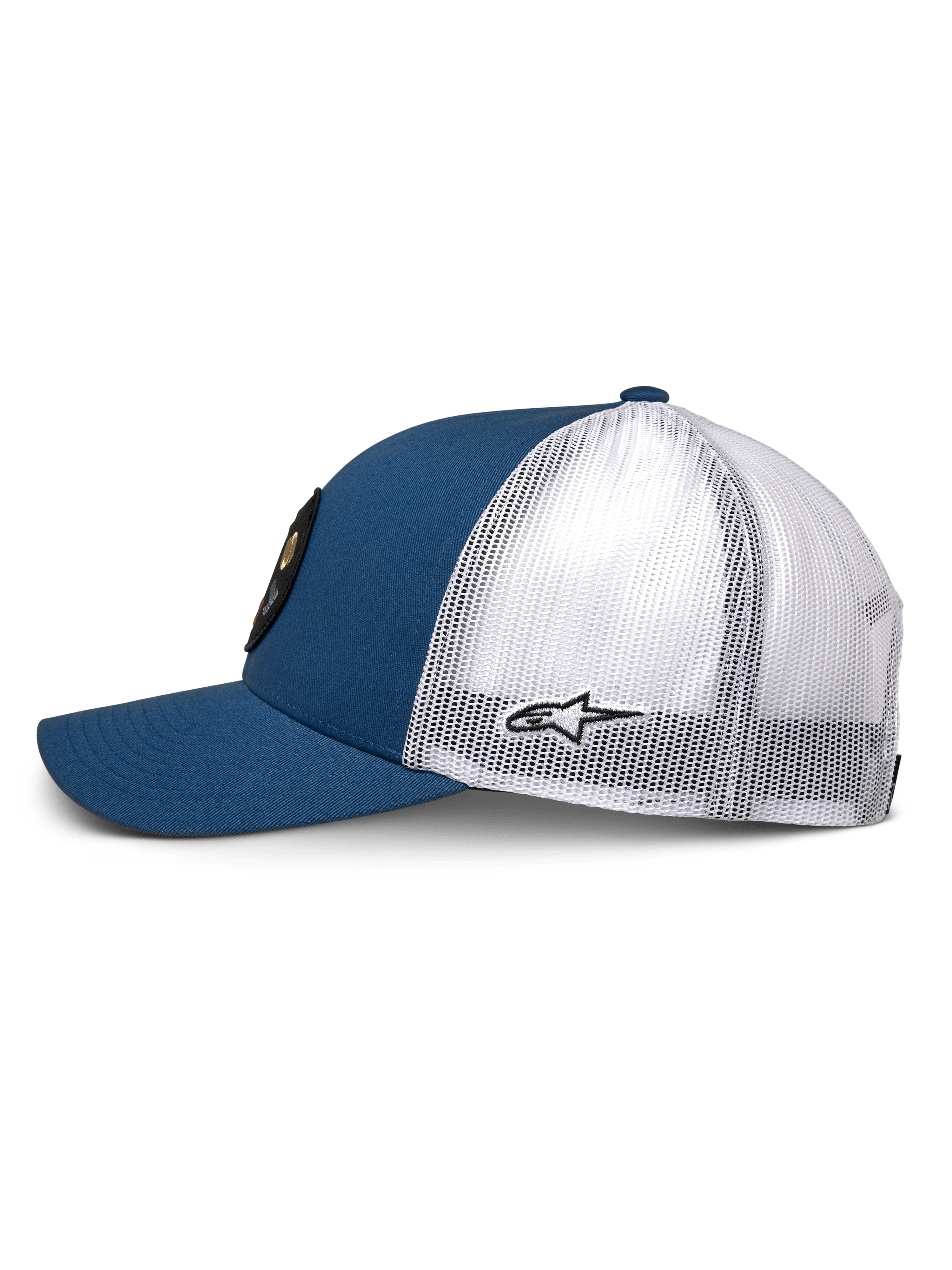 Czapka Alpinestars Gambit Trucker, niebiesko-biała, widok z boku, niebieski przód i daszek z kepru, biały tył z poliestrowej siatki, małe czarne logo Astar z boku, strukturalna korona