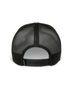 Alpinestars Hardware Trucker Hat, biało-czarna, widok z tyłu, czarny tył z poliestrowej siatki z regulowanym zapięciem typu snapback, małe białe logo Alpinestars na pasku, codzienna odzież streetwearowa inspirowana motorsportem