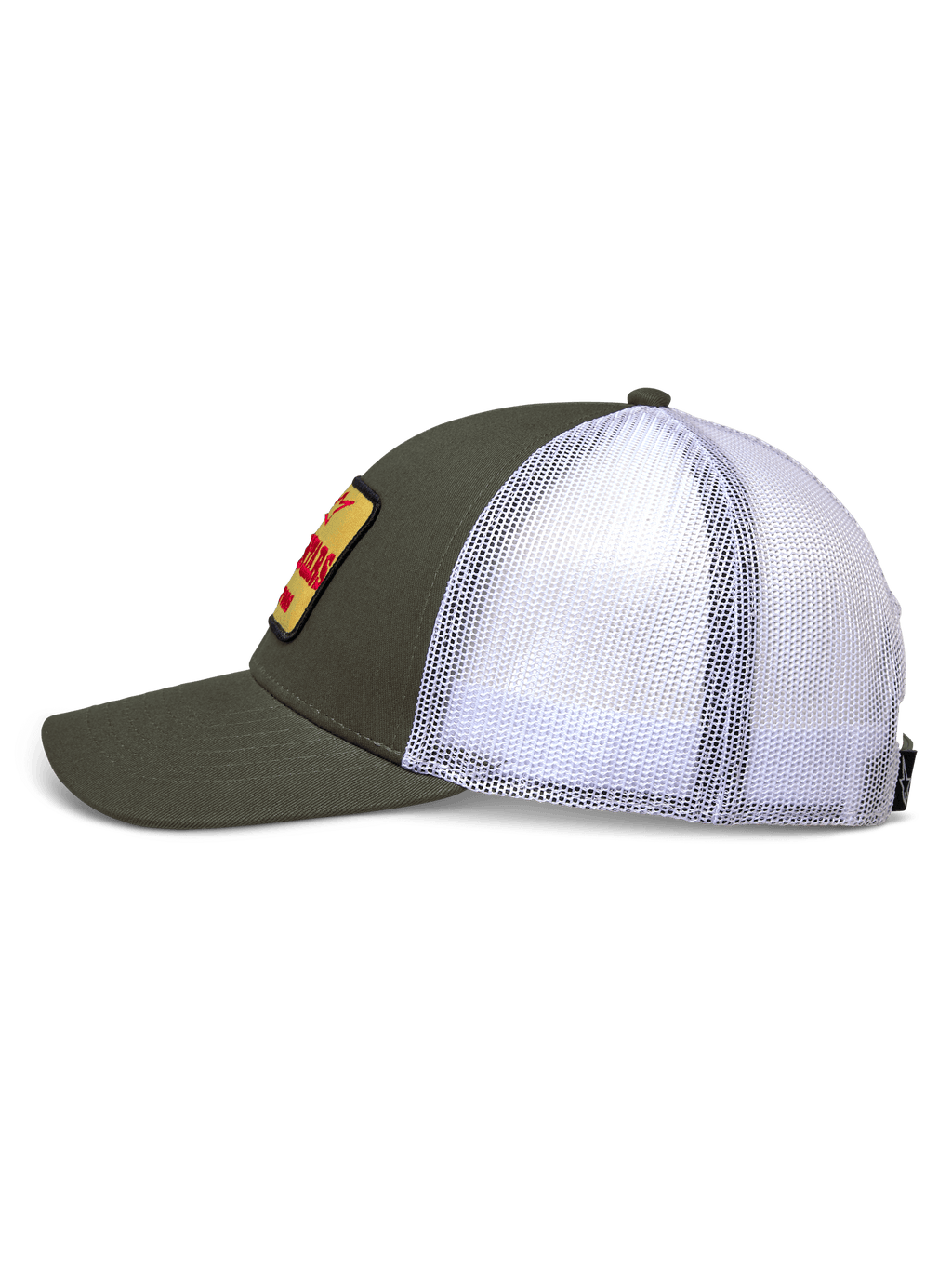 Alpinestars Hardware Trucker Hat, widok z boku, przód z twillu w kolorze militarnej zieleni i biała siatka z tyłu, żółta haftowana naszywka z czerwonym brandingiem, usztywniona korona z zakrzywionym daszkiem