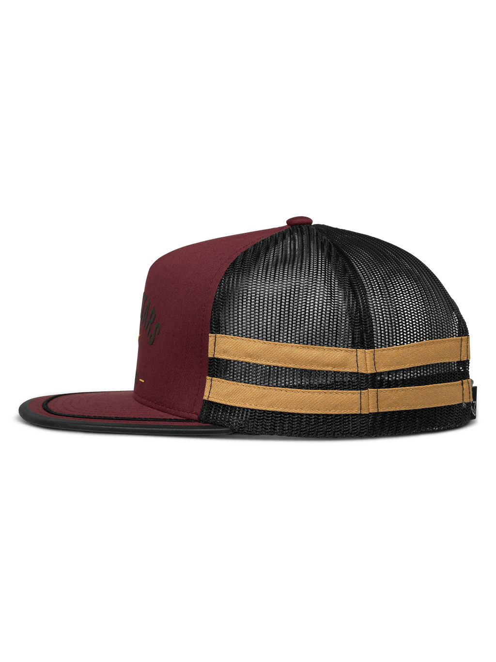 Alpinestars Backline Trucker Hat, widok z boku, kolorystyka Brick Black i Mustard, przód z bordowego twillu i tył z czarnej siatki, musztardowe poziome pasy na boku, płaski daszek z czarnym wykończeniem krawędzi, codzienna czapka typu snapback inspirowana motorsportem
