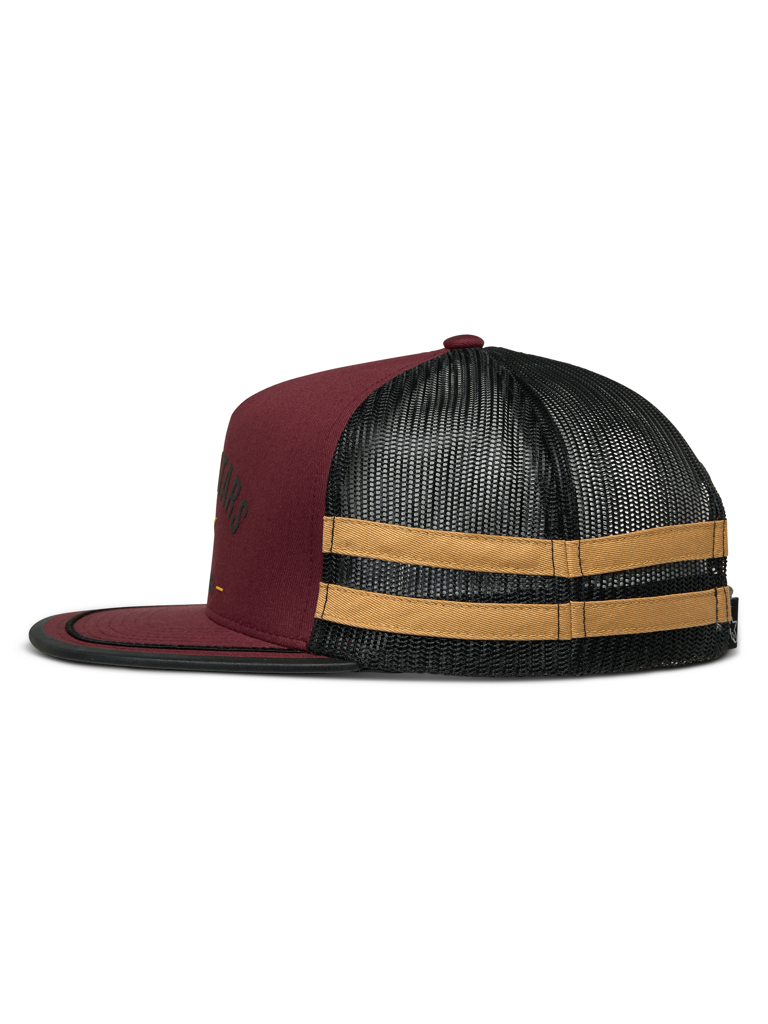 Alpinestars Backline Trucker Hat, widok z boku, kolorystyka Brick Black i Mustard, przód z bordowego twillu i tył z czarnej siatki, musztardowe poziome pasy na boku, płaski daszek z czarnym wykończeniem krawędzi, codzienna czapka typu snapback inspirowana motorsportem
