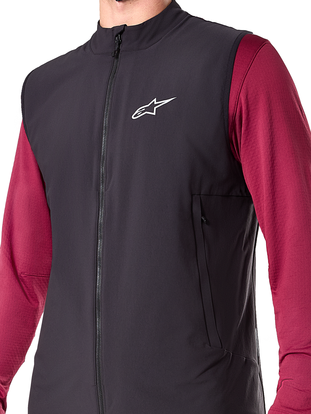Alpinestars A-Dura Thermal Vest, czarna męska ocieplana kamizelka rowerowa, lekki bezrękawnik MTB z izolacją PrimaLoft ACTIVE, pełny zamek z przodu, dwie kieszenie na zamek, białe logo na piersi, sportowy design do jazdy w zimne dni