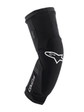 Alpinestars Paragon Plus Knee Protectors, czarno-białe, ochraniacze na kolana MTB, oddychający wsuwany rękaw z siatki, zakrzywiona ergonomiczna konstrukcja z białym logo gwiazdy, wyściełana konstrukcja do jazdy w terenie