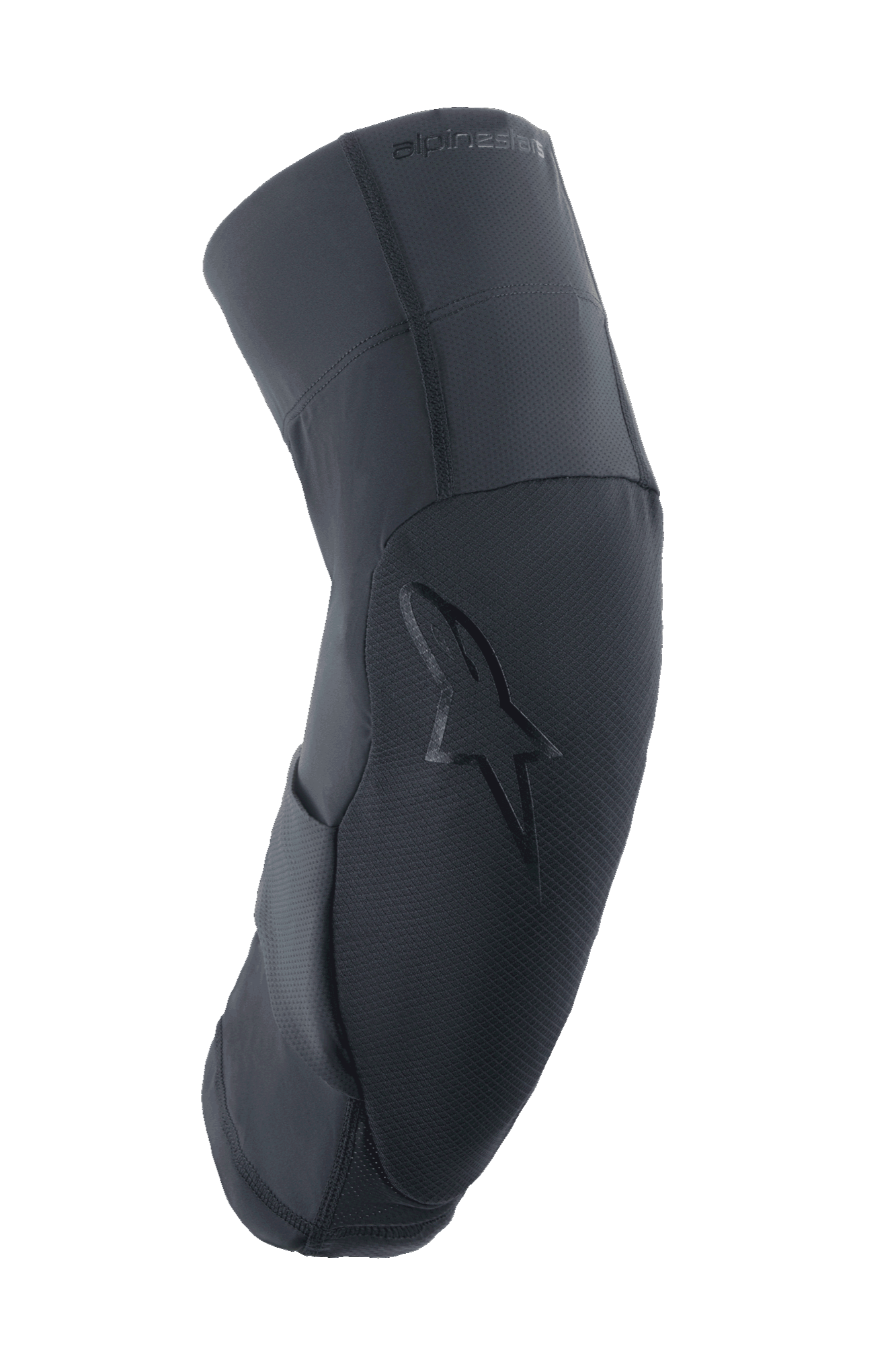 Ochraniacz na kolano Alpinestars A-Motion Plasma Pro, czarny, profil boczny ukazujący zakrzywiony ergonomiczny kształt, teksturowany panel przedni z tonalnym logo gwiazdy, oddychająca siateczka stretch i tkaniny ripstop, lekka ochrona do jazdy MTB i trailowej