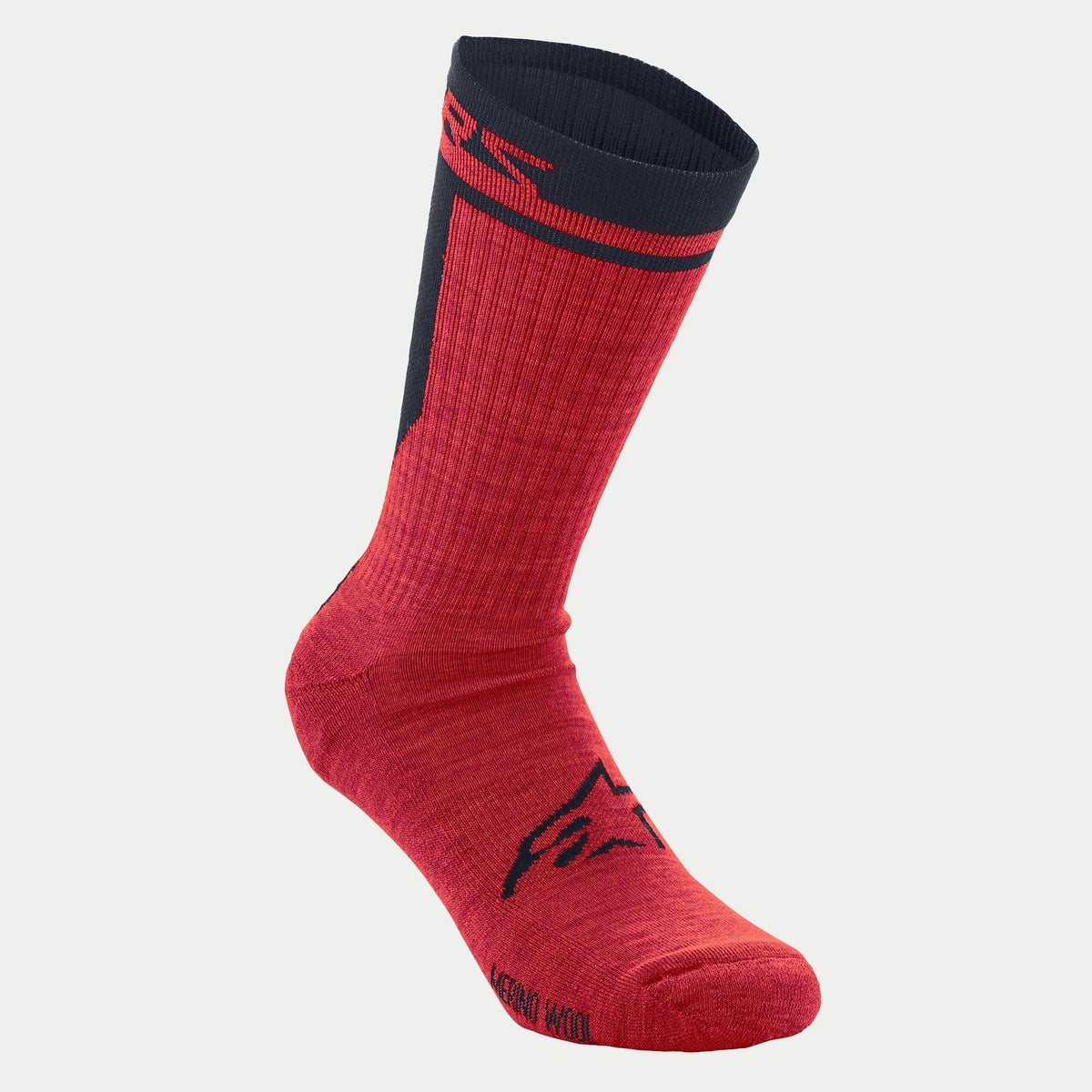 Alpinestars Merino Socks 24, skarpety rowerowe, czerwono-czarne, wysokość mankietu 24 cm, czarne logo Alpinestars na stopie, teksturowana konstrukcja z wełny merynosów zapewniająca izolację i odprowadzanie wilgoci
