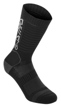 Alpinestars Paragon Lite Socks 19, skarpety rowerowe MTB, czarne, techniczna konstrukcja z siateczki, pionowe logo Alpinestars, żebrowana tekstura, wzmocniona pięta i palce, lekki i oddychający materiał