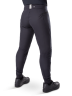 Alpinestars A-Dura Thermal Pant, spodnie rowerowe MTB, czarne, widok z tyłu ukazujący kieszenie na zamek i branding na pasku, zwężany krój do jazdy w zimne dni
