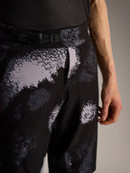 Szorty Alpinestars A-Dura Ride Black Camo z zapięciem na zapadkę i wytrzymałym materiałem do kolarstwa górskiego.