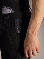 Szorty Alpinestars A-Dura Ride w kolorze Black Camo, techniczny materiał MTB, boczne kieszenie na zamek.