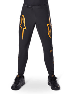 Alpinestars A-Supra Race Pants, spodnie rowerowe MTB, czarne z wyrazistymi pomarańczowymi logotypami, zapięcie w pasie na zapadkę i laserowa perforacja dla wentylacji, sportowy krój przeznaczony do wyścigów terenowych