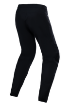 Alpinestars Stella A-Dura Waterproof Pant, damskie spodnie rowerowe MTB, czarne, widok z tyłu pod kątem trzech czwartych, wyposażone w wodoodporną membranę 3L i elastyczny materiał 4-way stretch do jazdy po szlakach