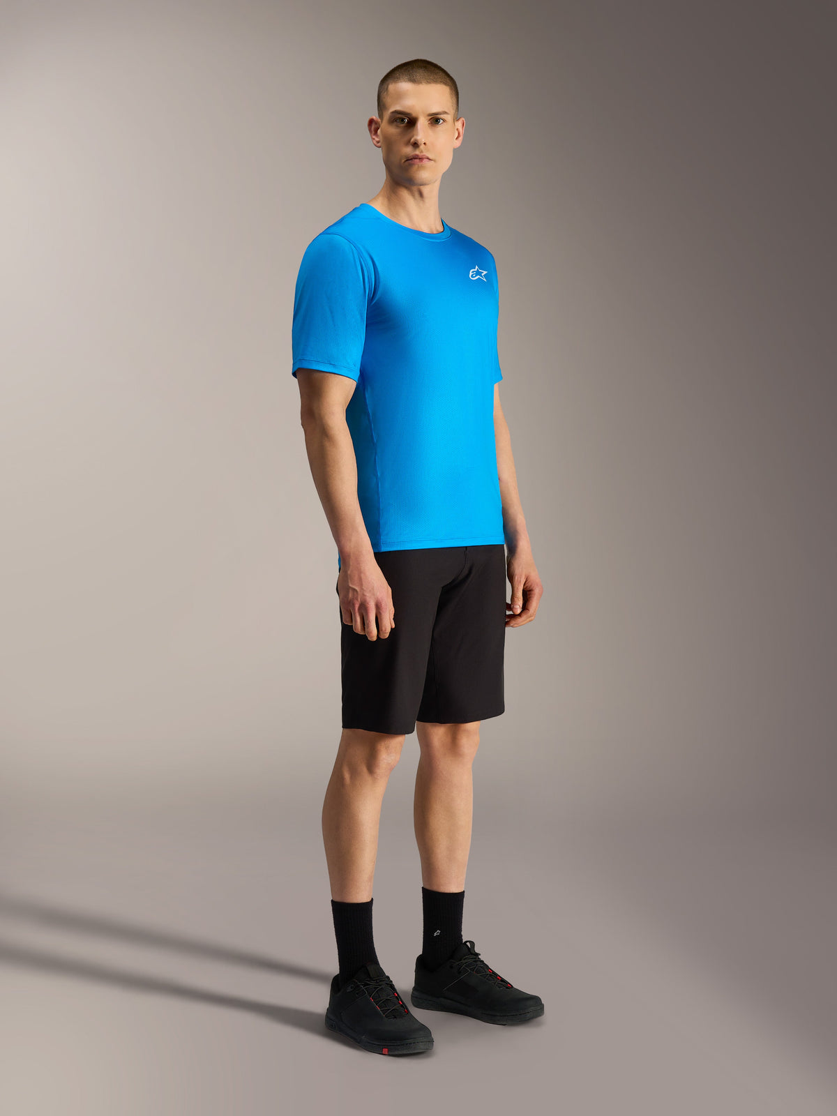 Niebieska koszulka A-Dura Air SS i czarne szorty A-Dura Ride marki Alpinestars, męski strój rowerowy MTB.