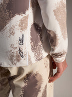 Koszulka A-Dura Ride LS w kolorze Sand Camo, techniczny materiał żakardowy i widoczne detale logo Alpinestars.