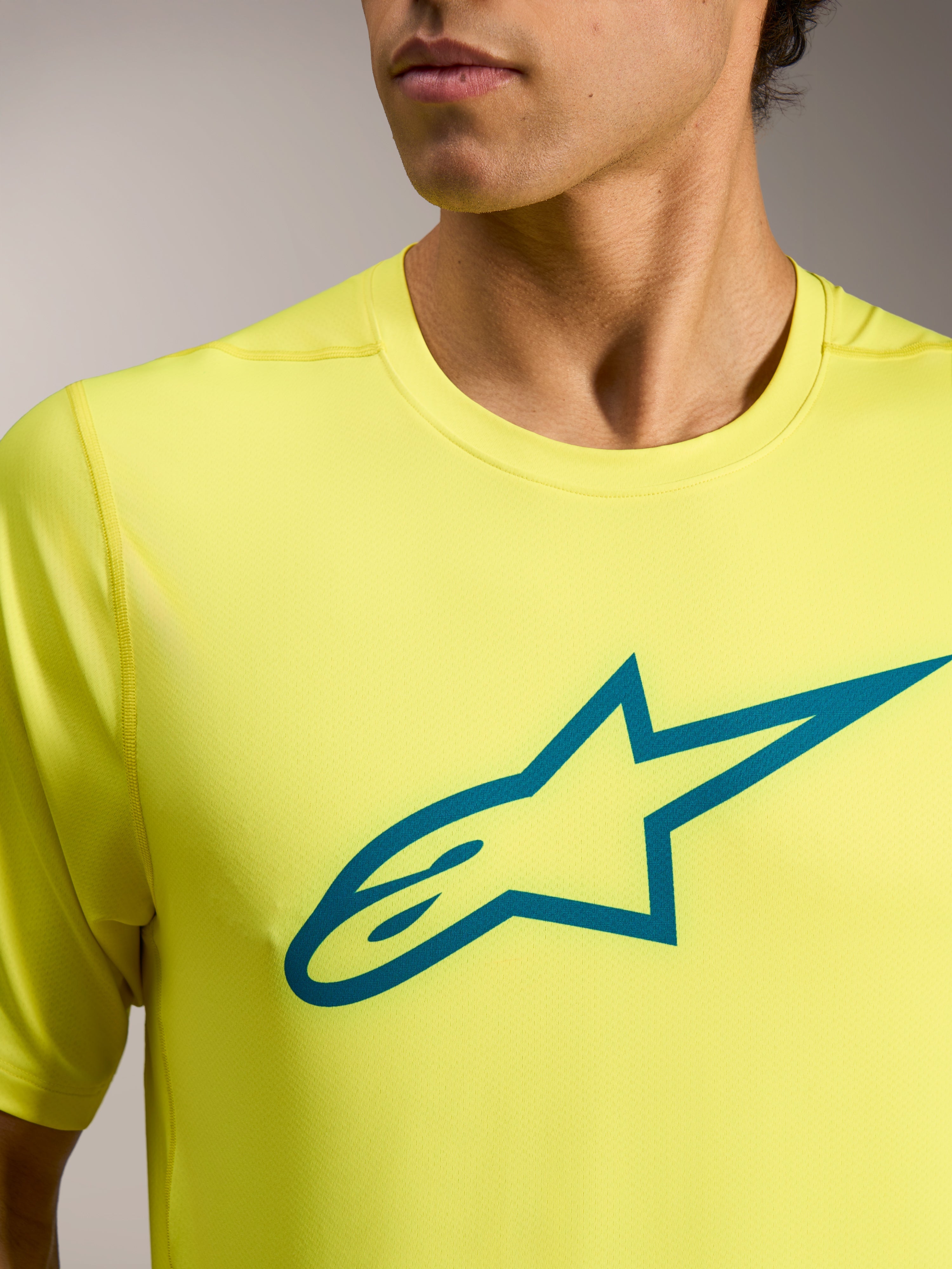 Koszulka A-Dura Ride Yellow Fluo z krótkim rękawem, morskie logo Astars na piersi, lekka odzież techniczna MTB.